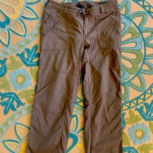 Brand new women’s size 10 NORTH FACE lightweight pants